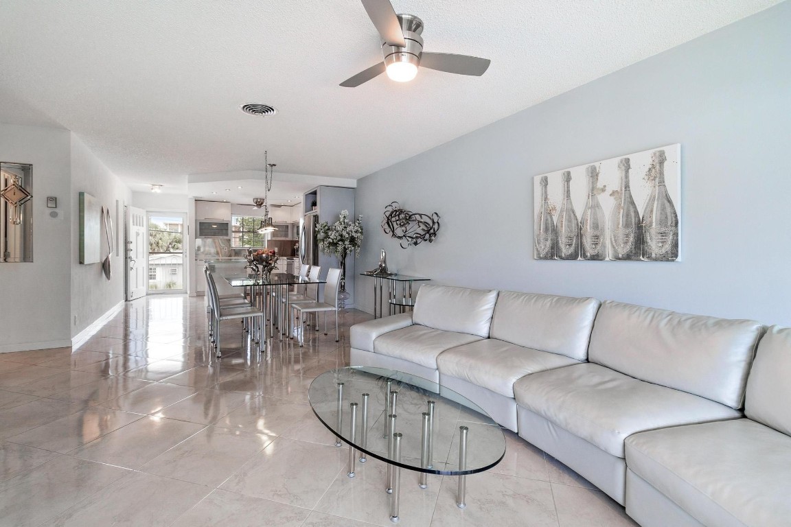 2820 NE 30th St Unit: 12