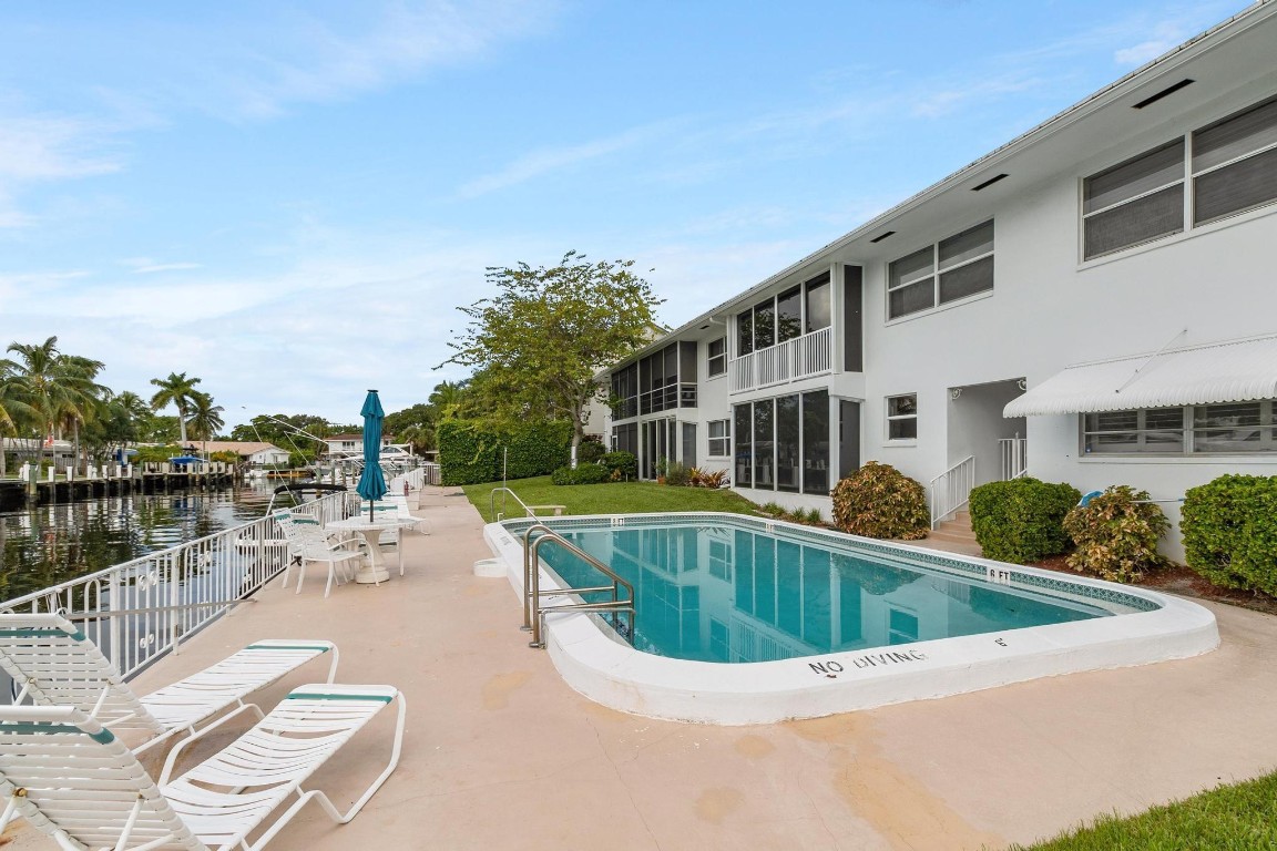 2820 NE 30th St Unit: 12