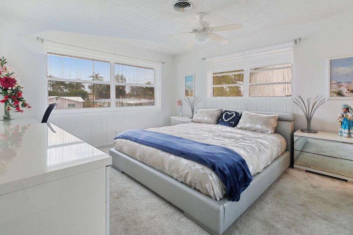 2820 NE 30th St Unit: 12