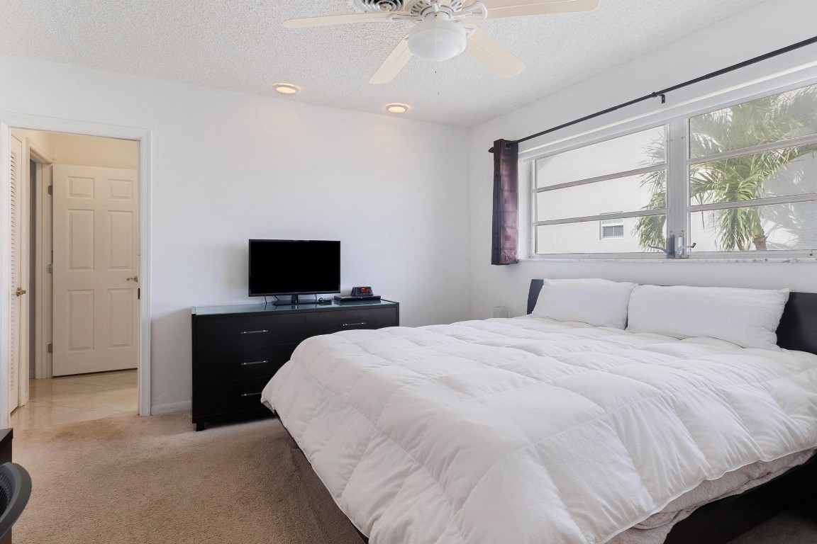 2820 NE 30th St Unit: 12
