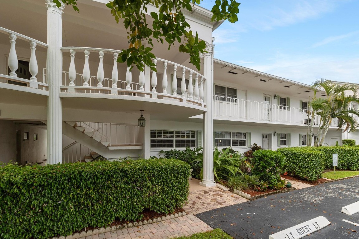 2820 NE 30th St Unit: 12