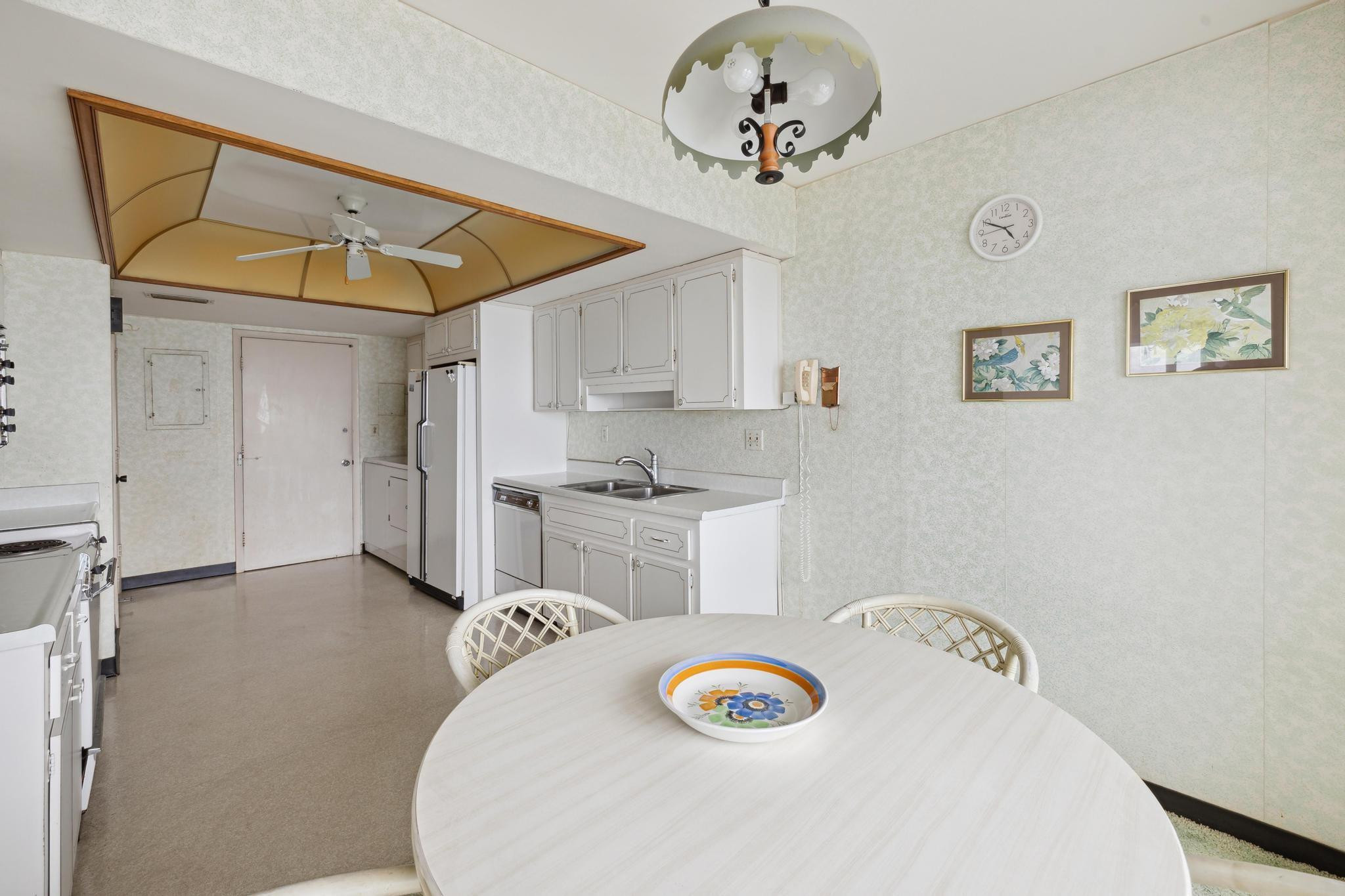 2100 S Ocean Ln Unit: 1811