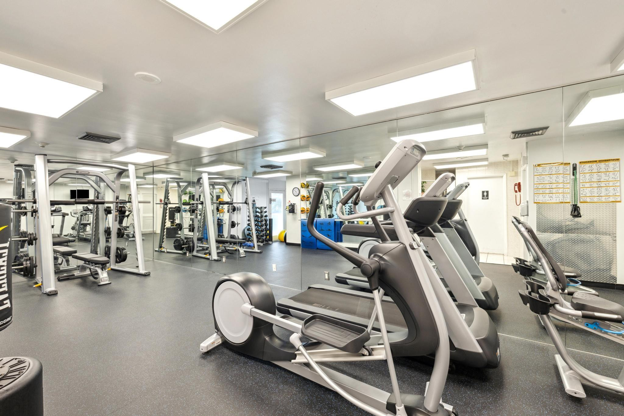 2100 S Ocean Ln Unit: 1811