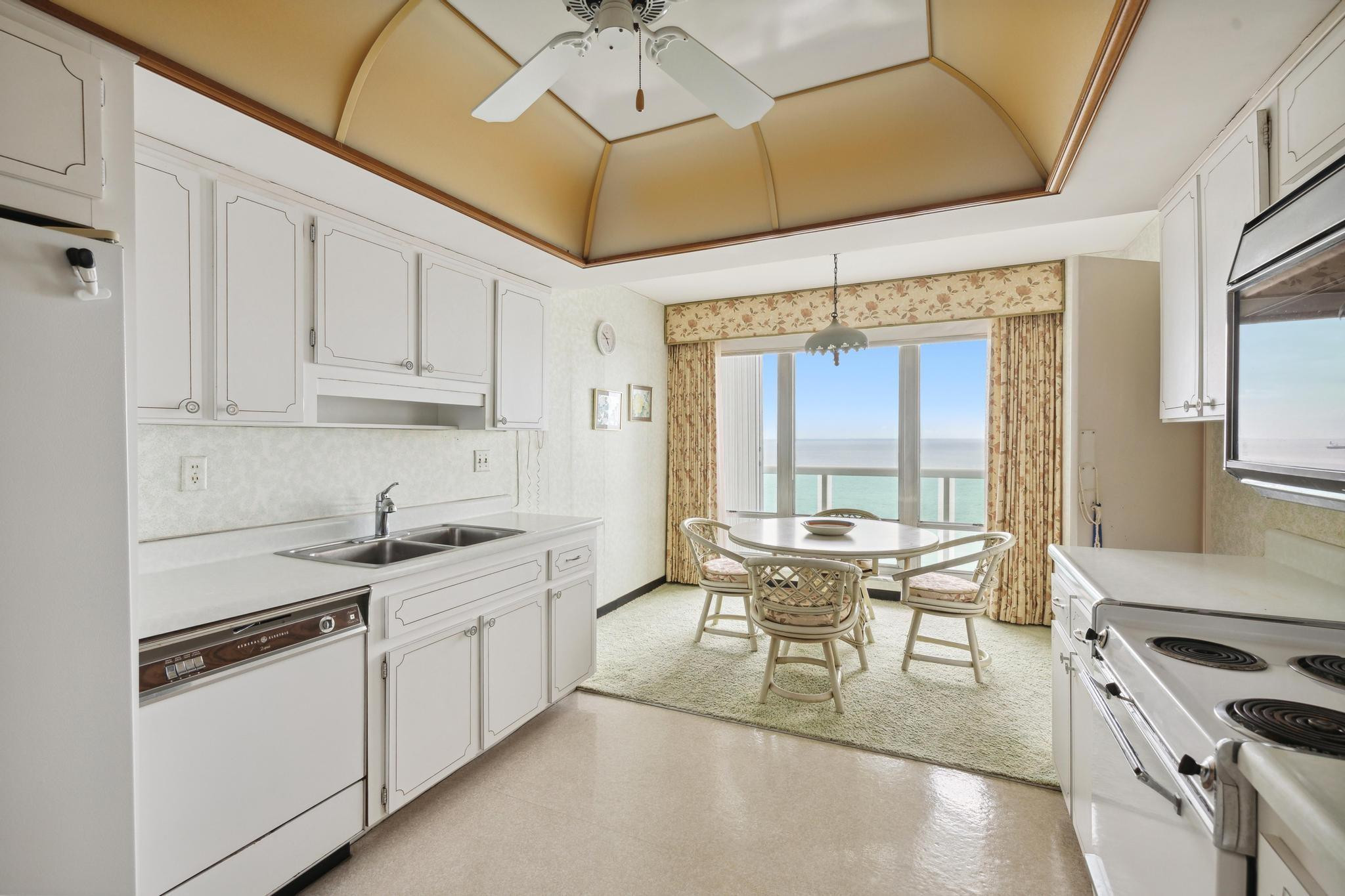 2100 S Ocean Ln Unit: 1811