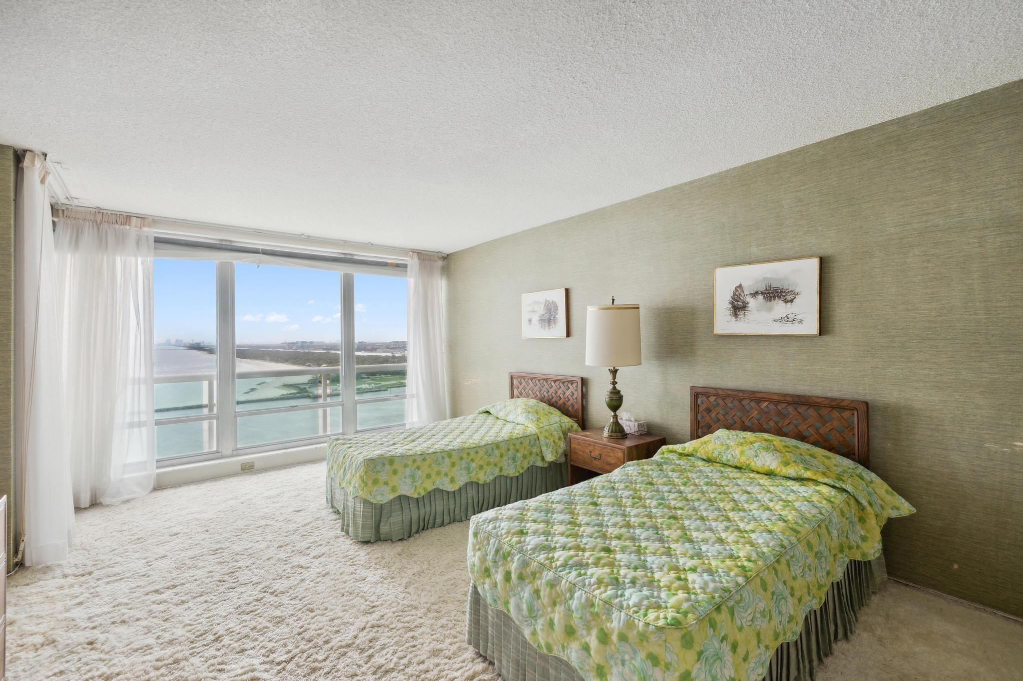 2100 S Ocean Ln Unit: 1811