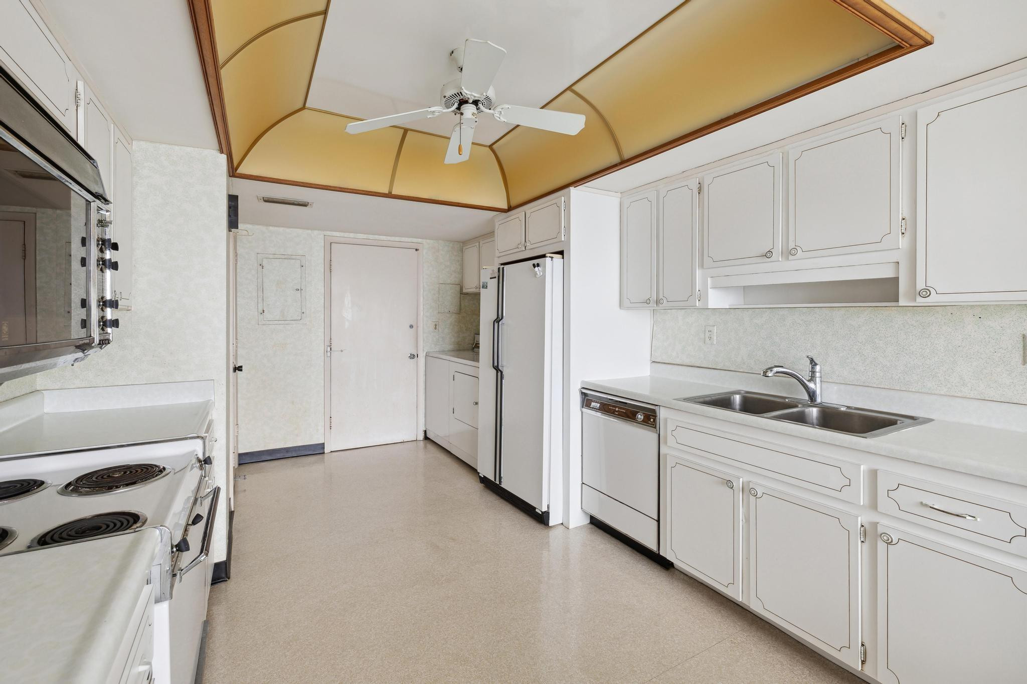 2100 S Ocean Ln Unit: 1811