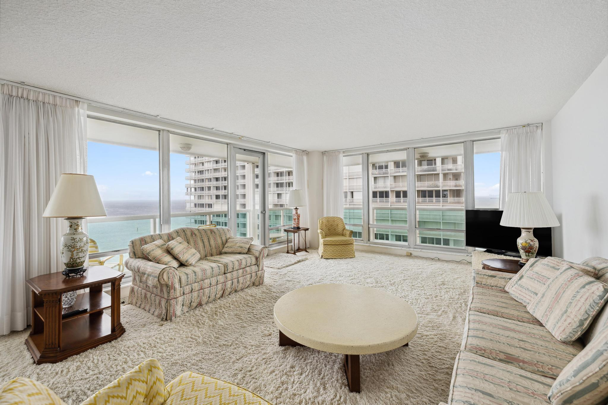 2100 S Ocean Ln Unit: 1811