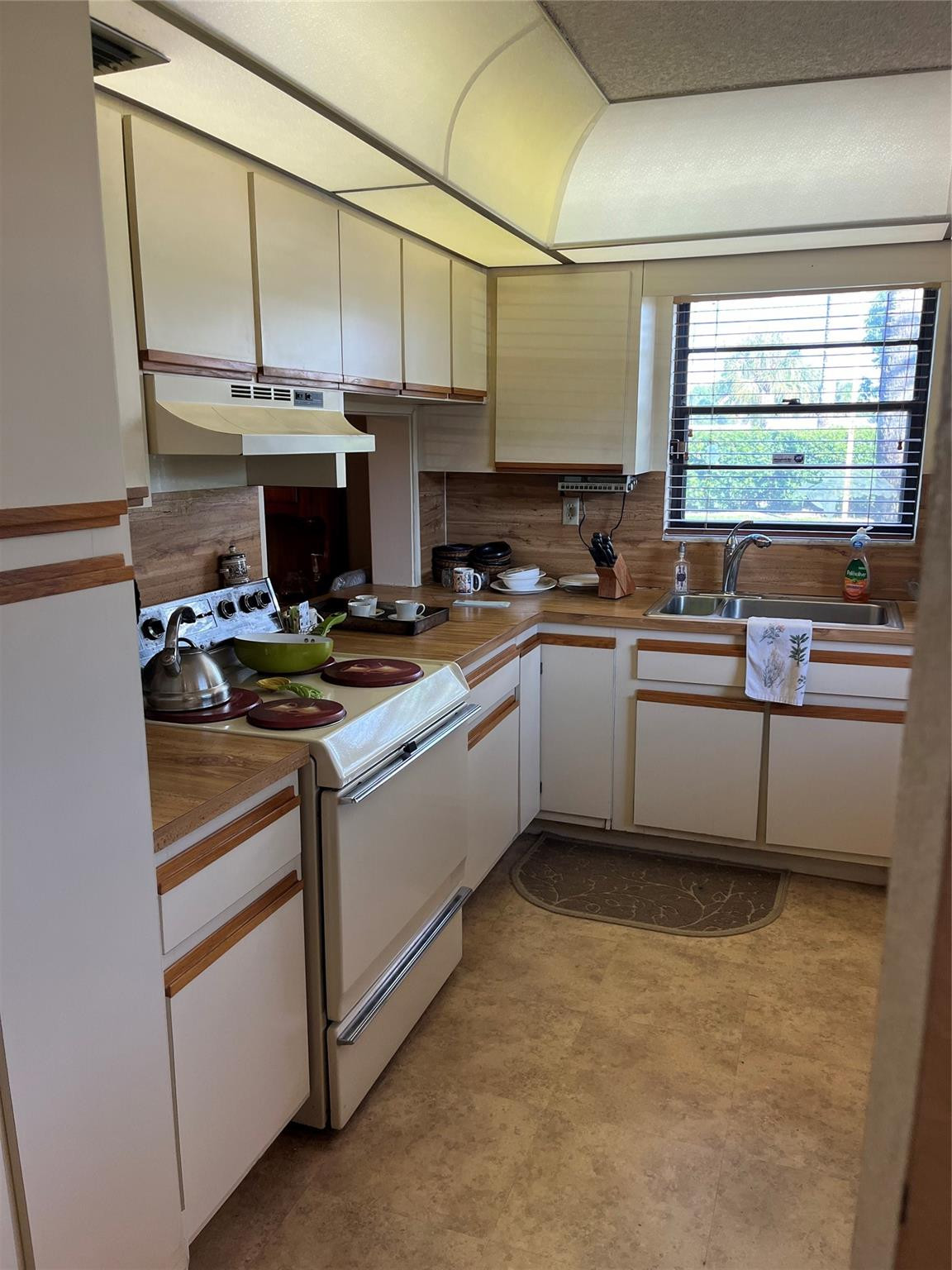 6085 N Sabal Palm Blvd Unit: 109