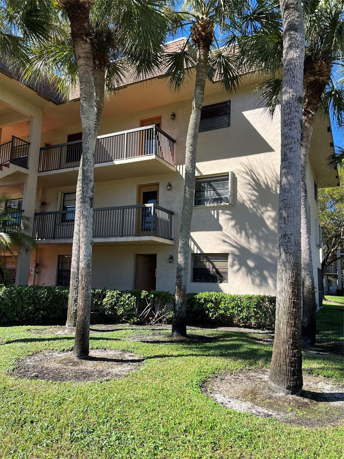 6085 N Sabal Palm Blvd Unit: 109