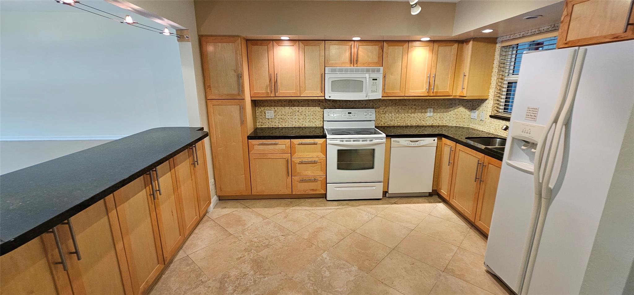 3031 NE 51ST ST Unit: 203W