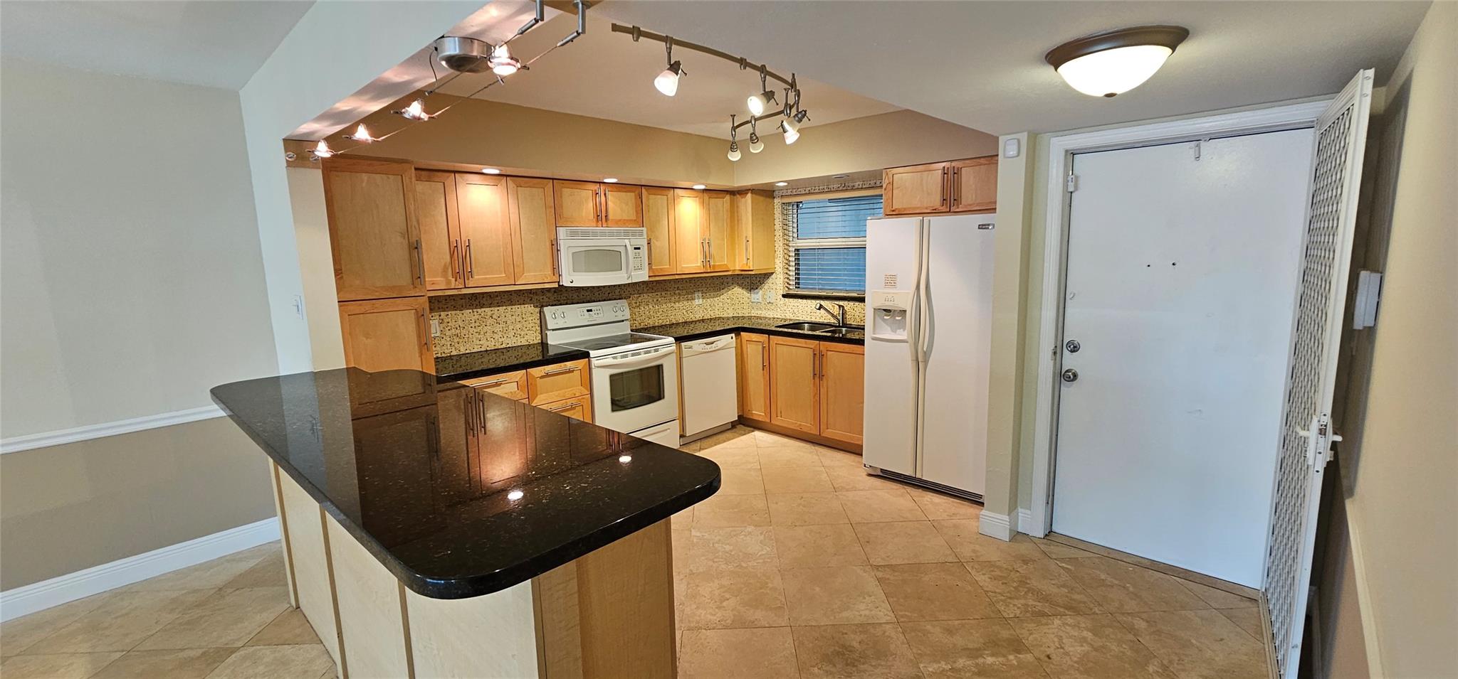 3031 NE 51ST ST Unit: 203W