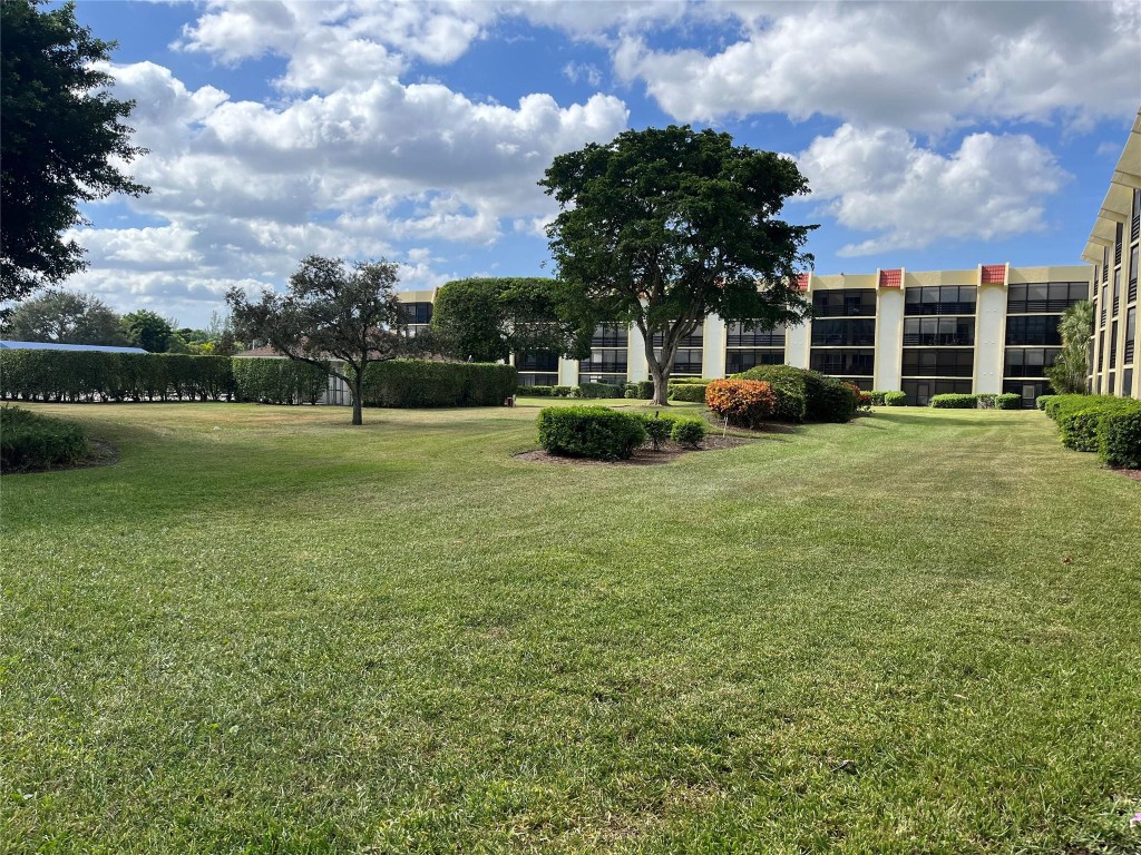 23370 Carolwood Ln Unit: 101