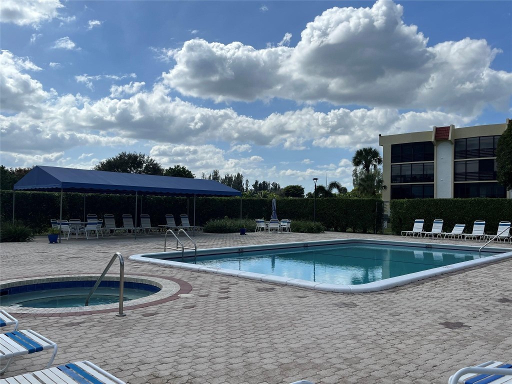 23370 Carolwood Ln Unit: 101