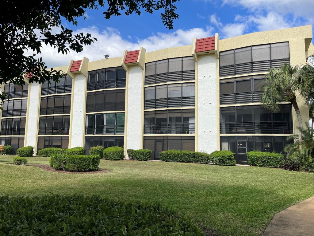 23370 Carolwood Ln Unit: 101