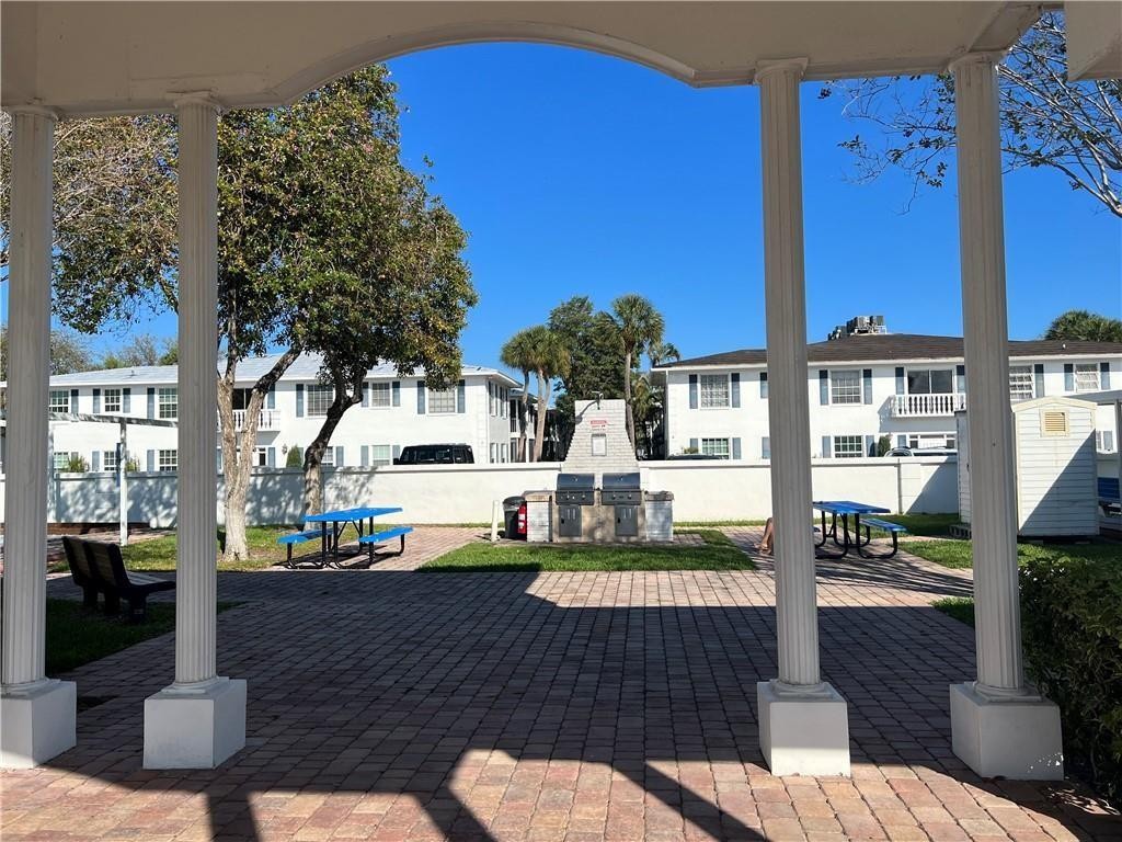 2210 NE 67th St Unit: 1228