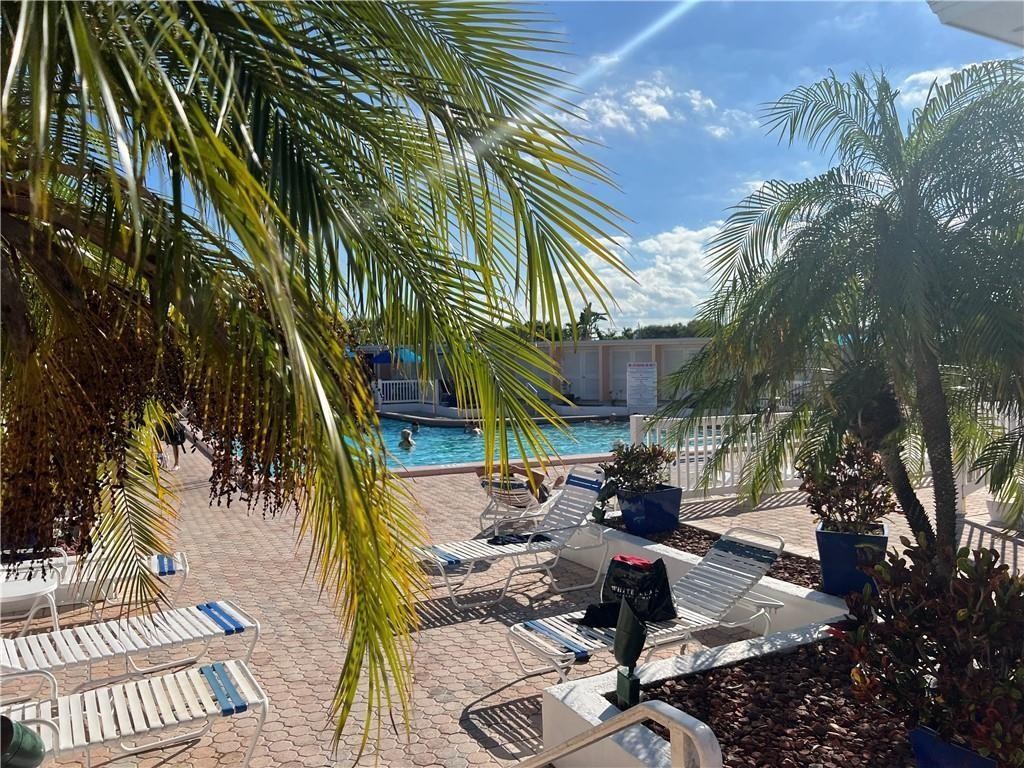 2210 NE 67th St Unit: 1228