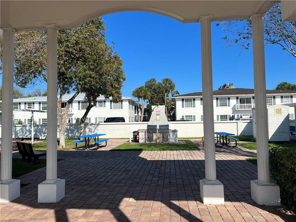 2210 NE 67th St Unit: 1228