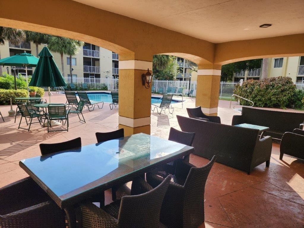 460 S Park Rd Unit: 6-209