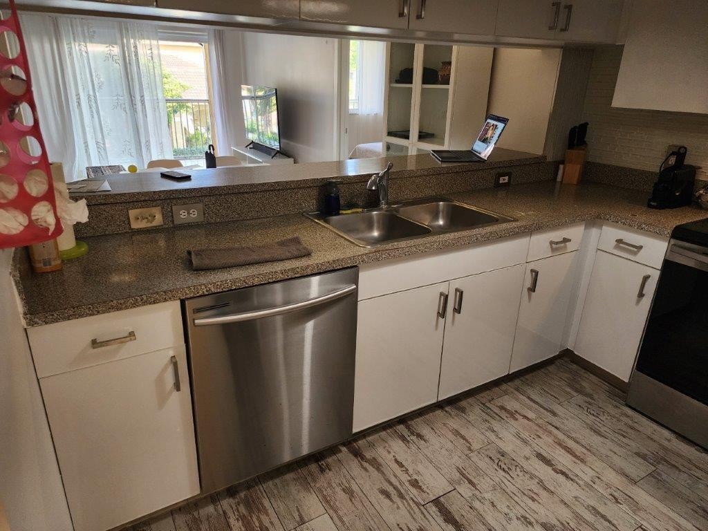 460 S Park Rd Unit: 6-209