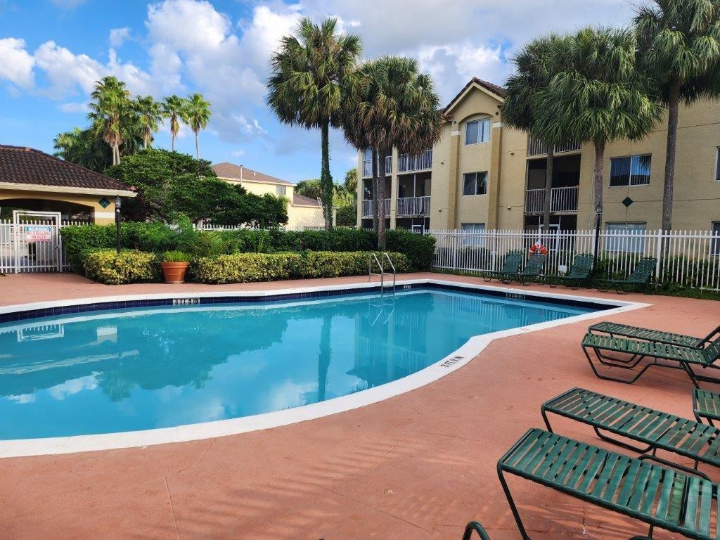 460 S Park Rd Unit: 6-209