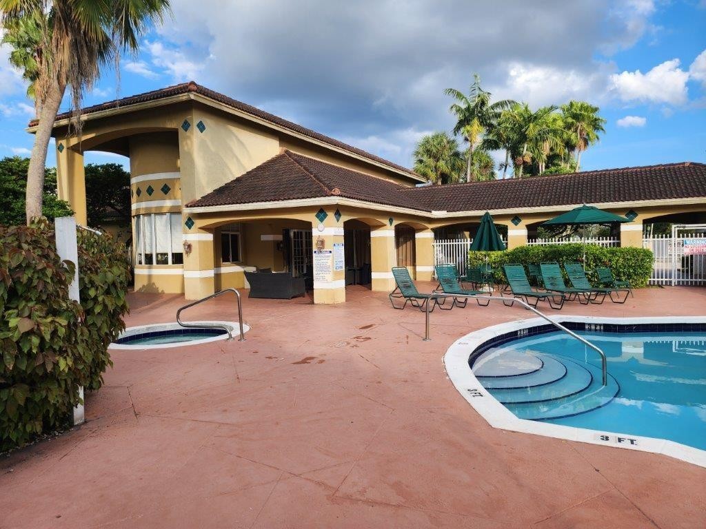 460 S Park Rd Unit: 6-209
