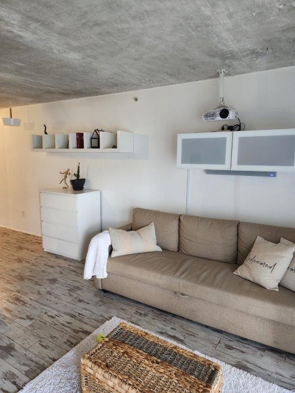 460 S Park Rd Unit: 6-209