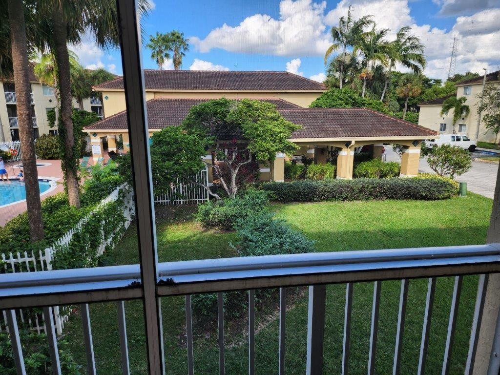 460 S Park Rd Unit: 6-209