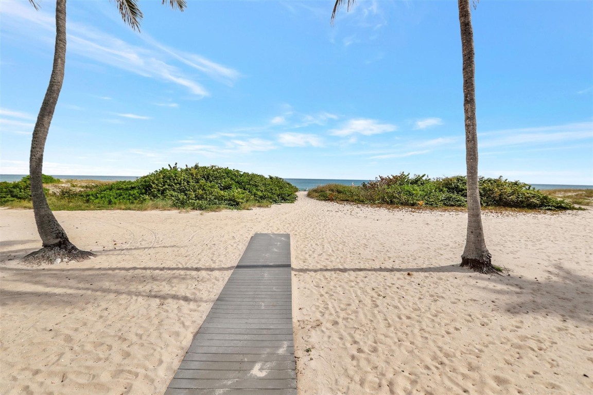 2000 S Ocean Boulevard 5H, Lauderdale-By-The-Sea Unit: 5H