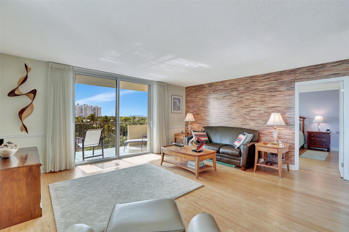 2000 S Ocean Boulevard 5H, Lauderdale-By-The-Sea Unit: 5H