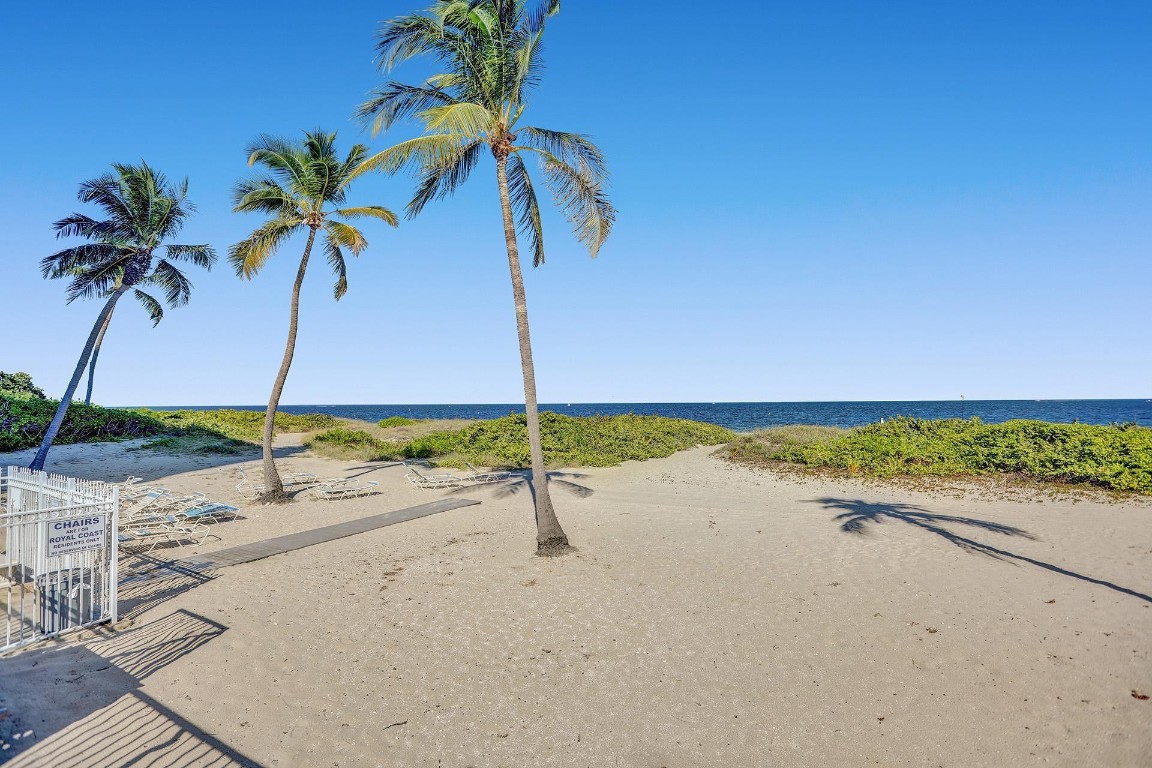 2000 S Ocean Boulevard 5H, Lauderdale-By-The-Sea Unit: 5H