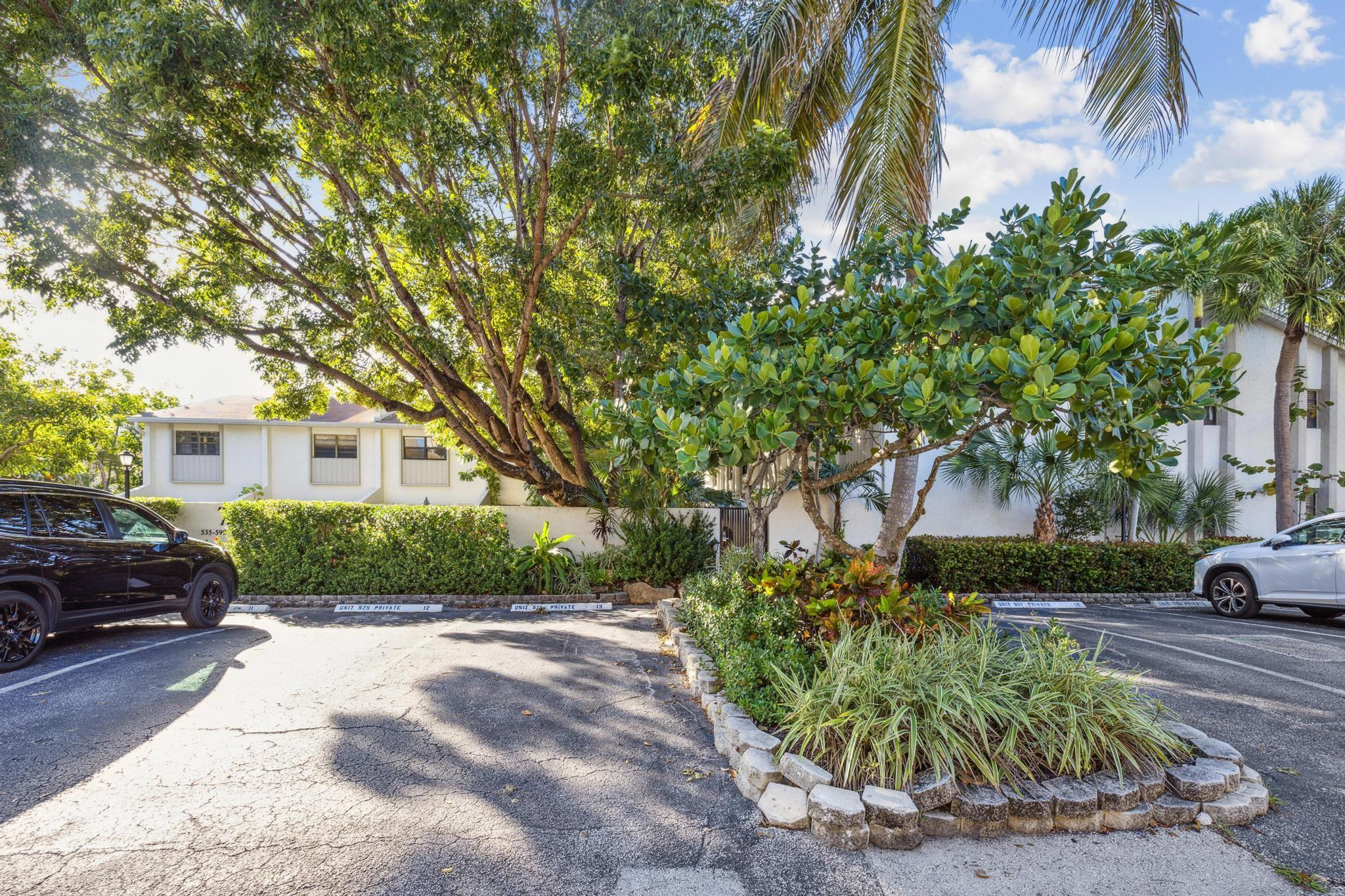 571 NE 7TH AVENUE Unit: 3B