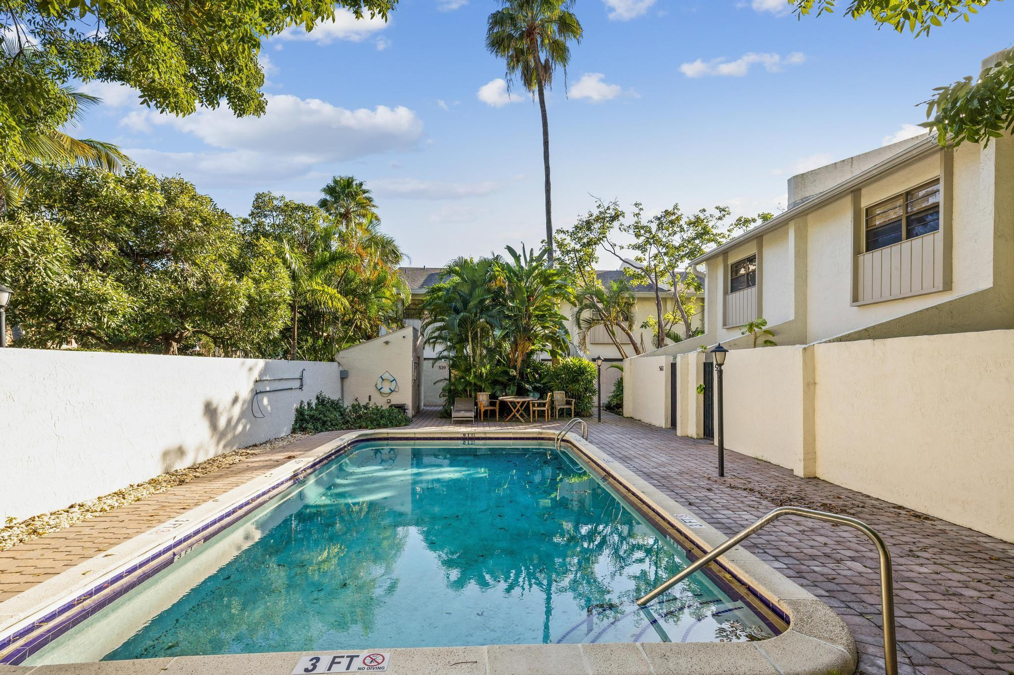 571 NE 7TH AVENUE Unit: 3B