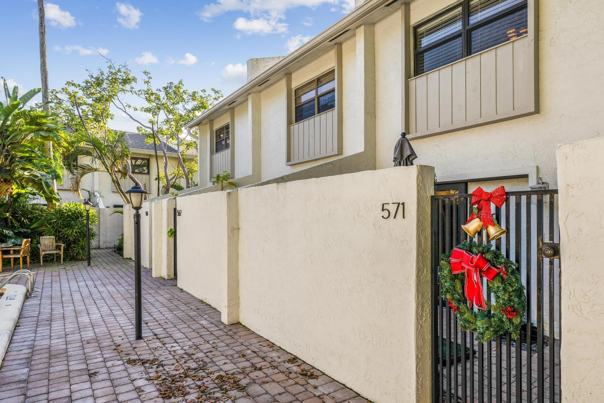 571 NE 7TH AVENUE Unit: 3B