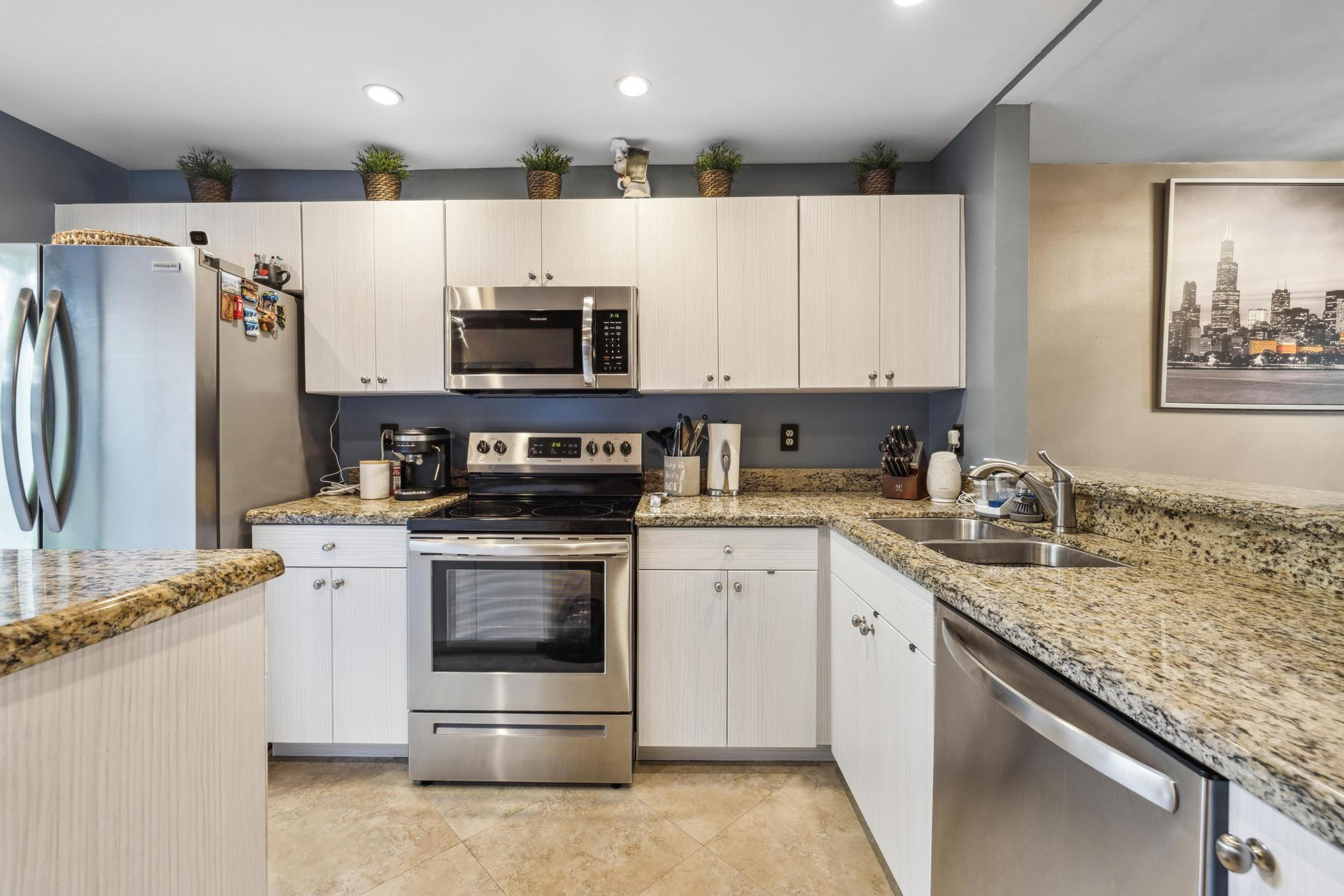 571 NE 7TH AVENUE Unit: 3B