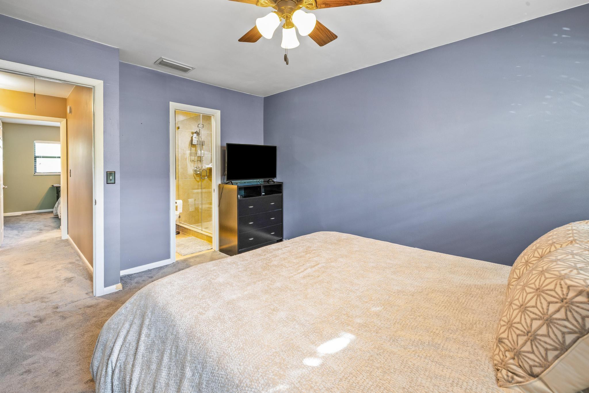 571 NE 7TH AVENUE Unit: 3B