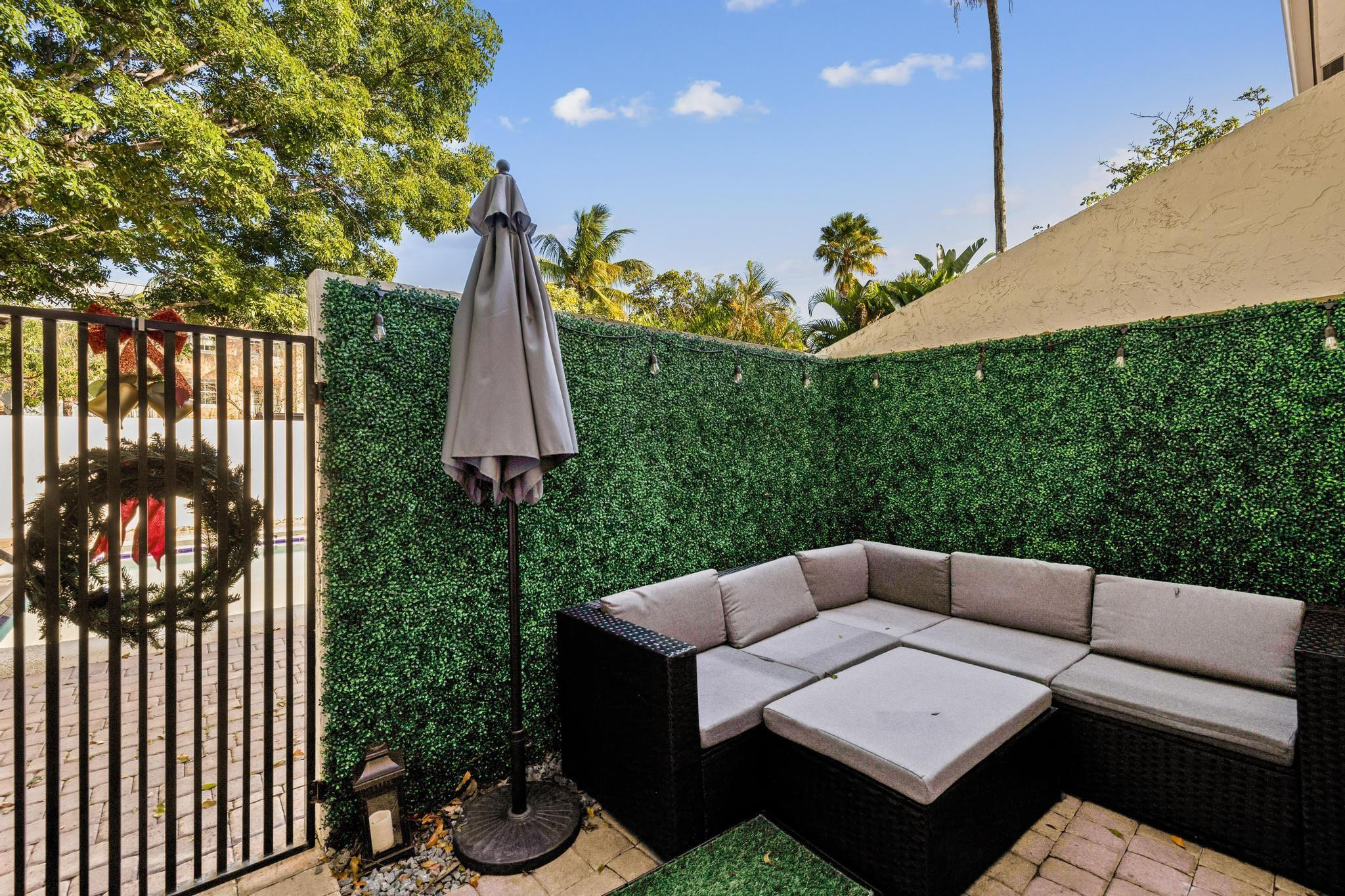 571 NE 7TH AVENUE Unit: 3B