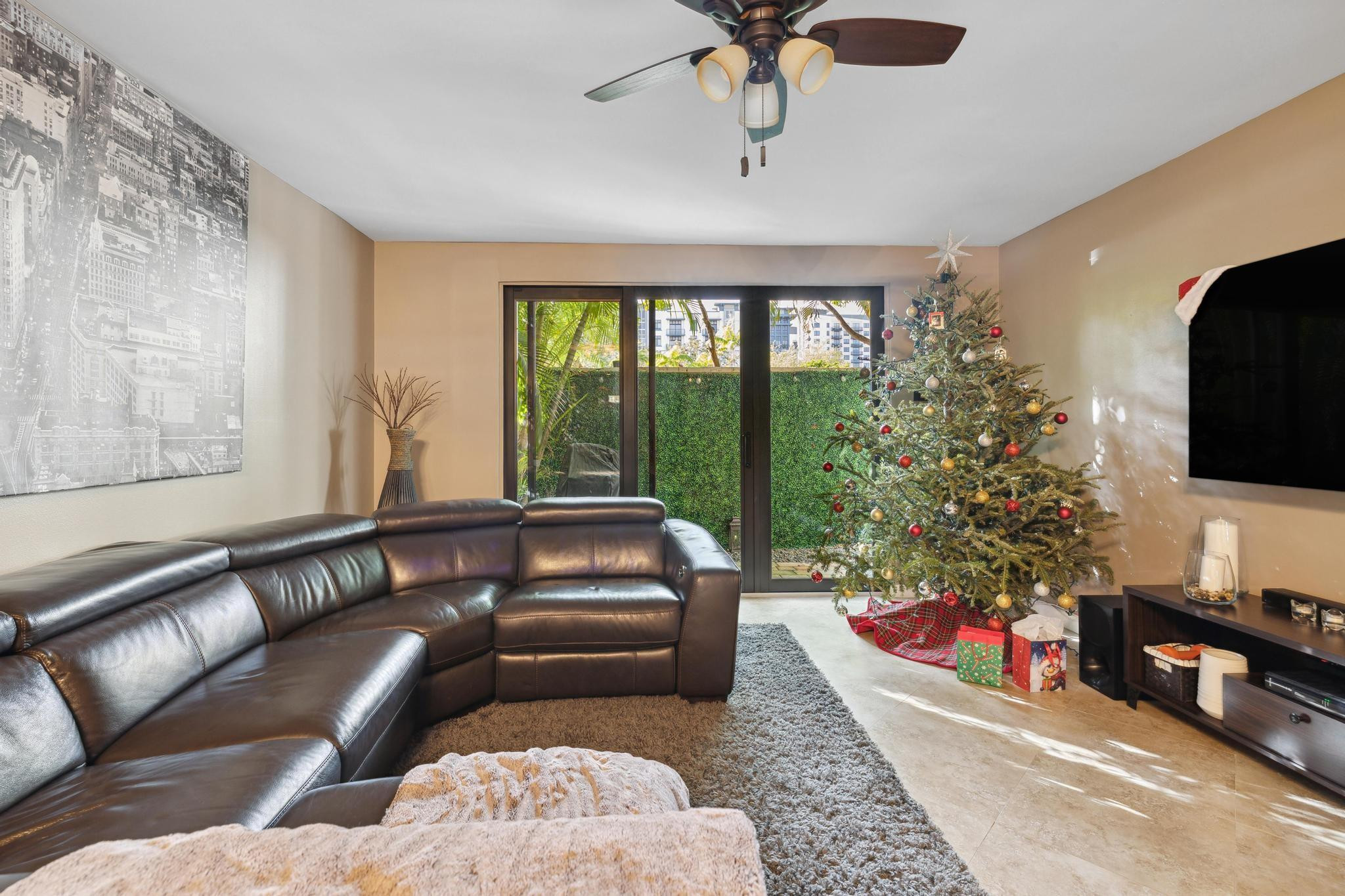 571 NE 7TH AVENUE Unit: 3B