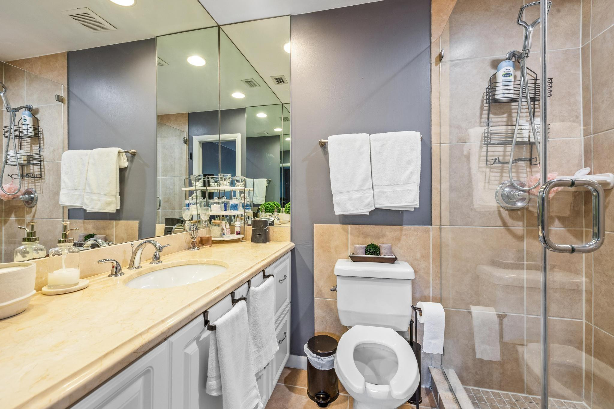 571 NE 7TH AVENUE Unit: 3B