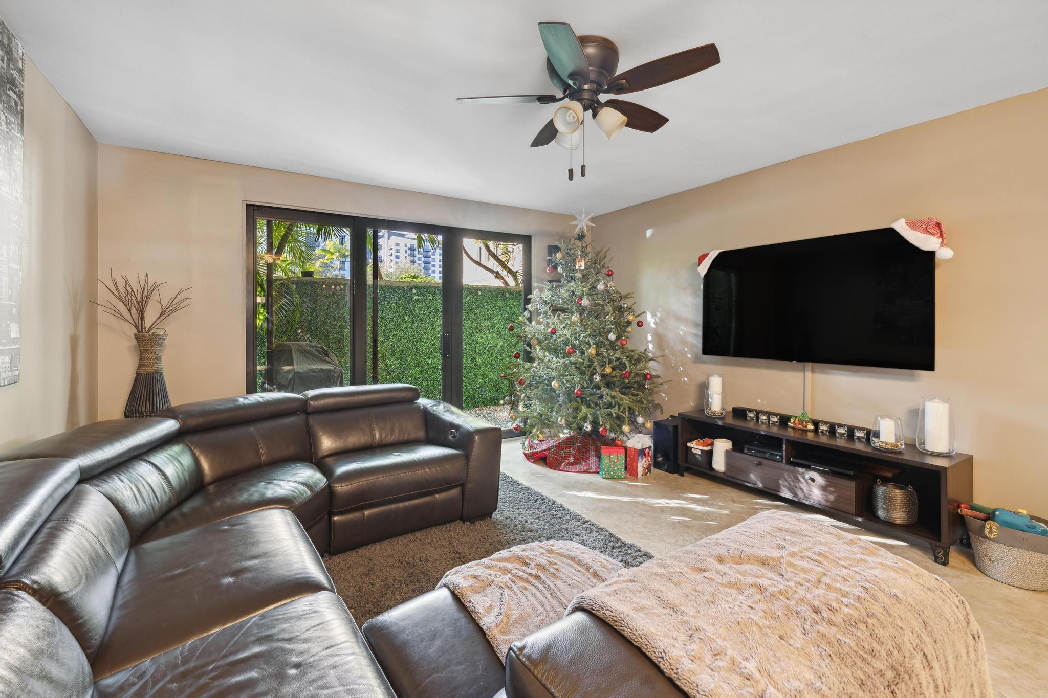 571 NE 7TH AVENUE Unit: 3B