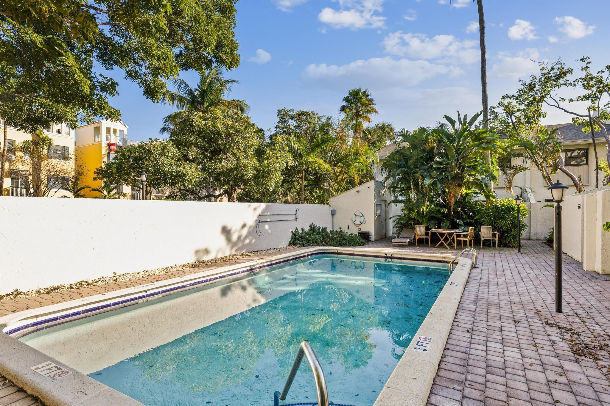 571 NE 7TH AVENUE Unit: 3B