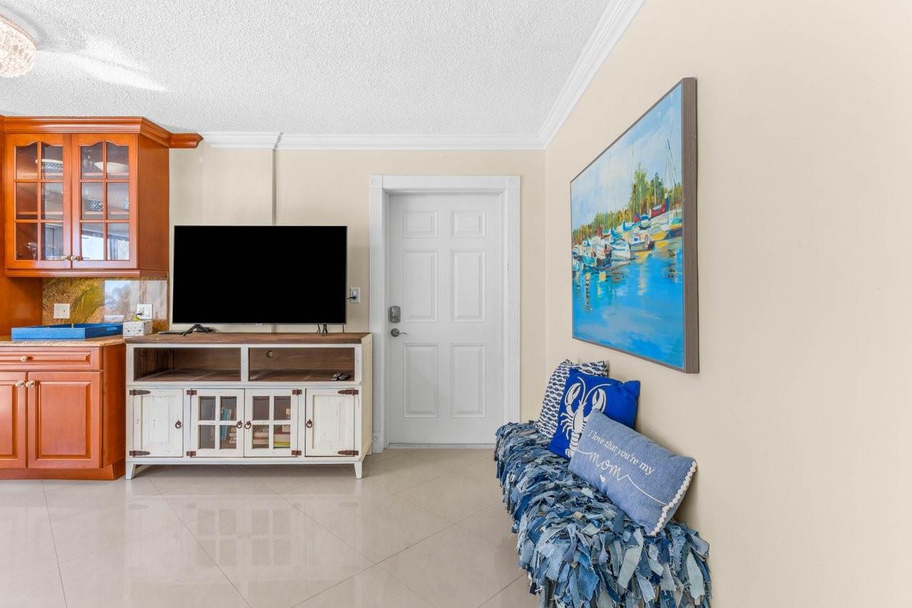 1169 Hillsboro Mile Unit: 317