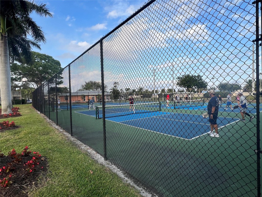 1280 NW 20th Ave Unit: 102