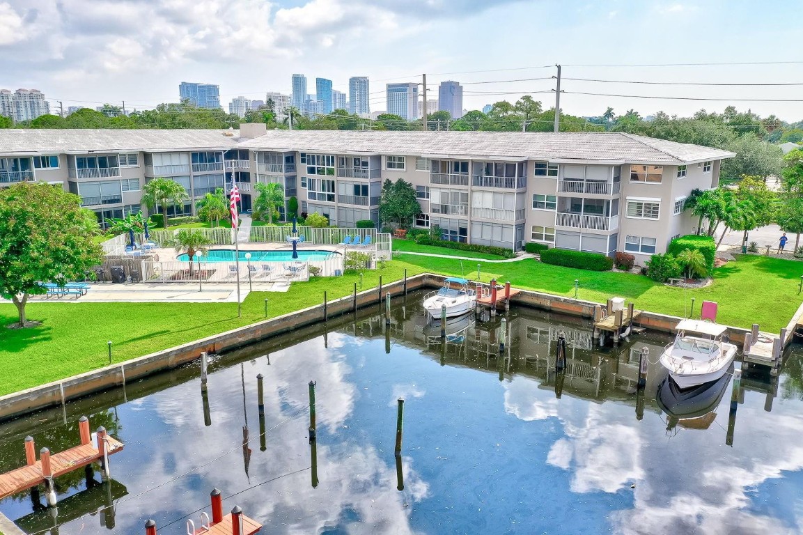 900 SW 12th St Unit: 202