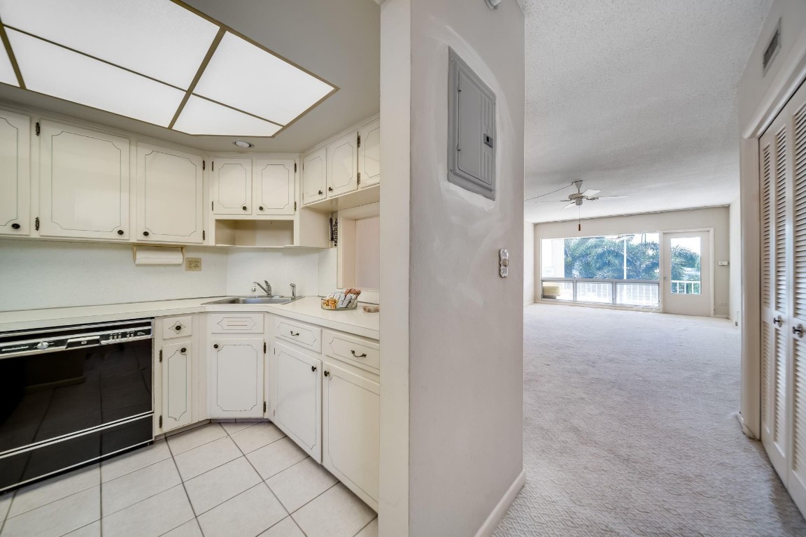 900 SW 12th St Unit: 202