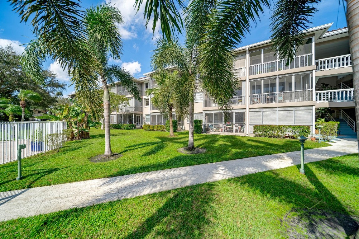 900 SW 12th St Unit: 202