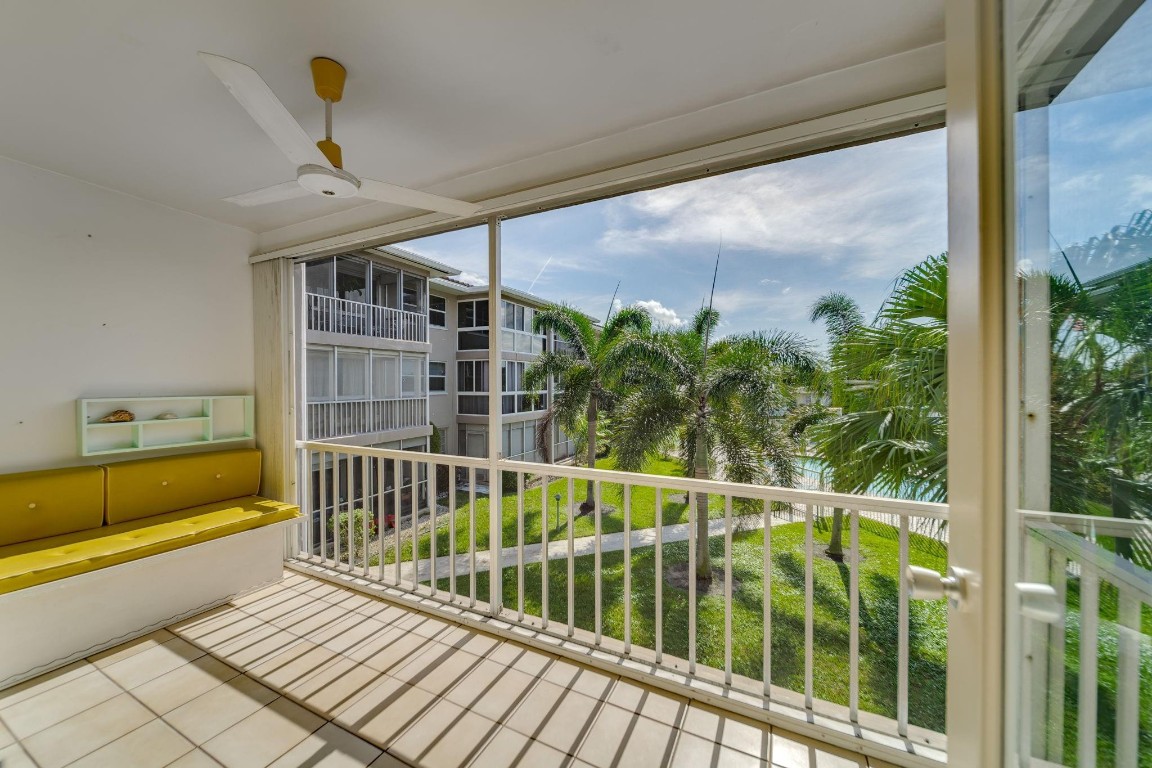 900 SW 12th St Unit: 202