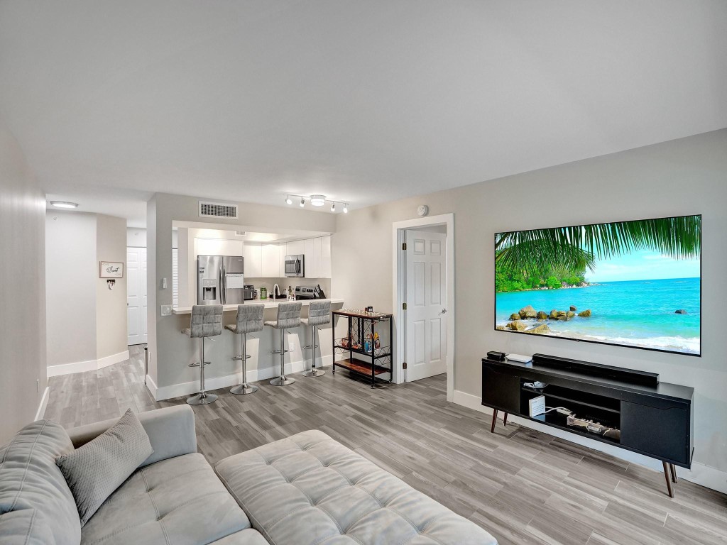 430 S Park Road 202, Hollywood Unit: 202