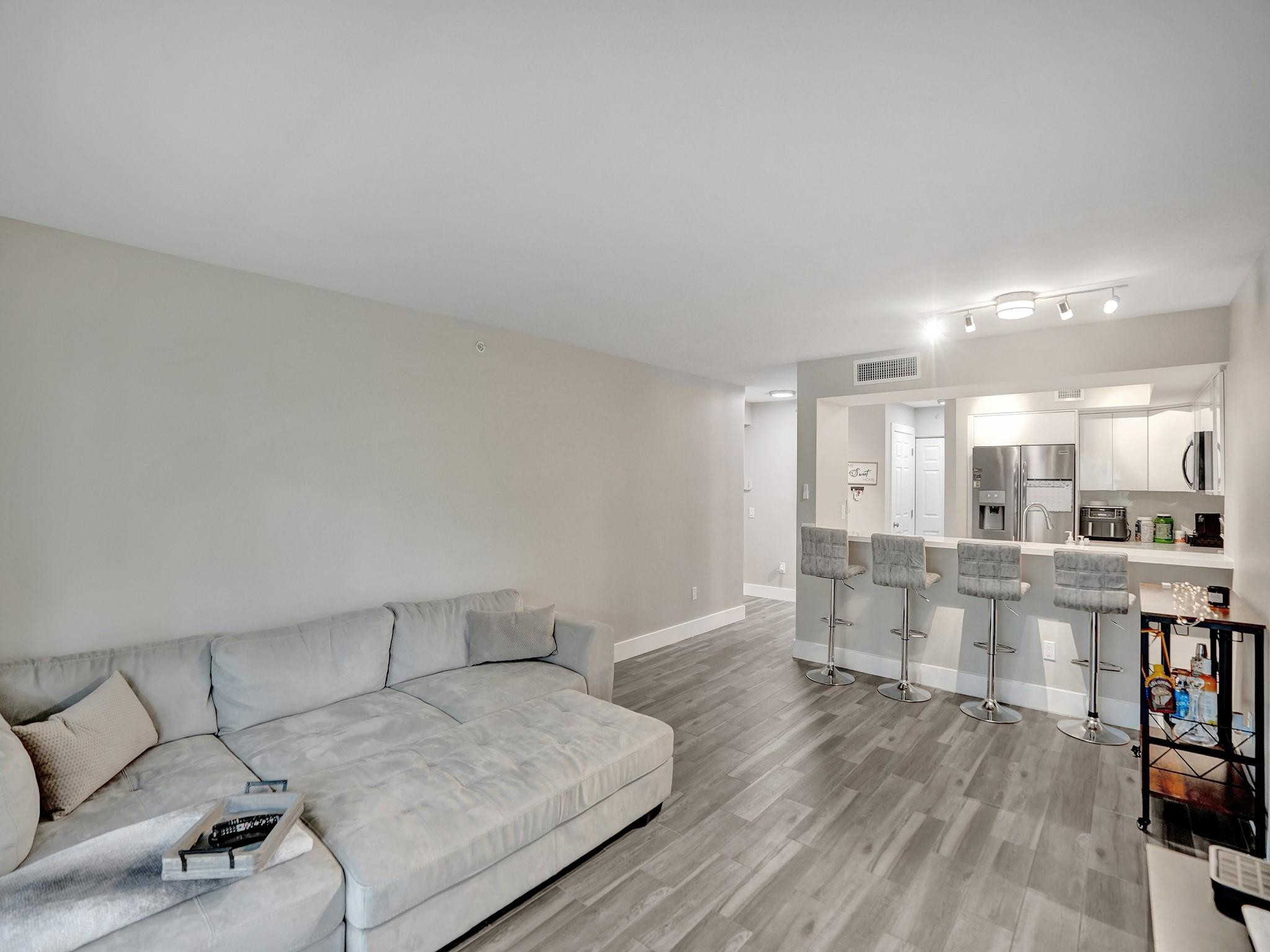 430 S Park Road 202, Hollywood Unit: 202