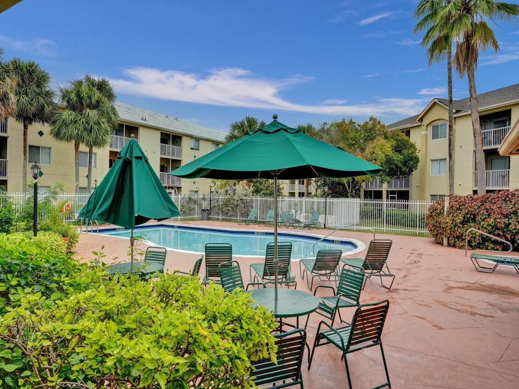 430 S Park Road 202, Hollywood Unit: 202