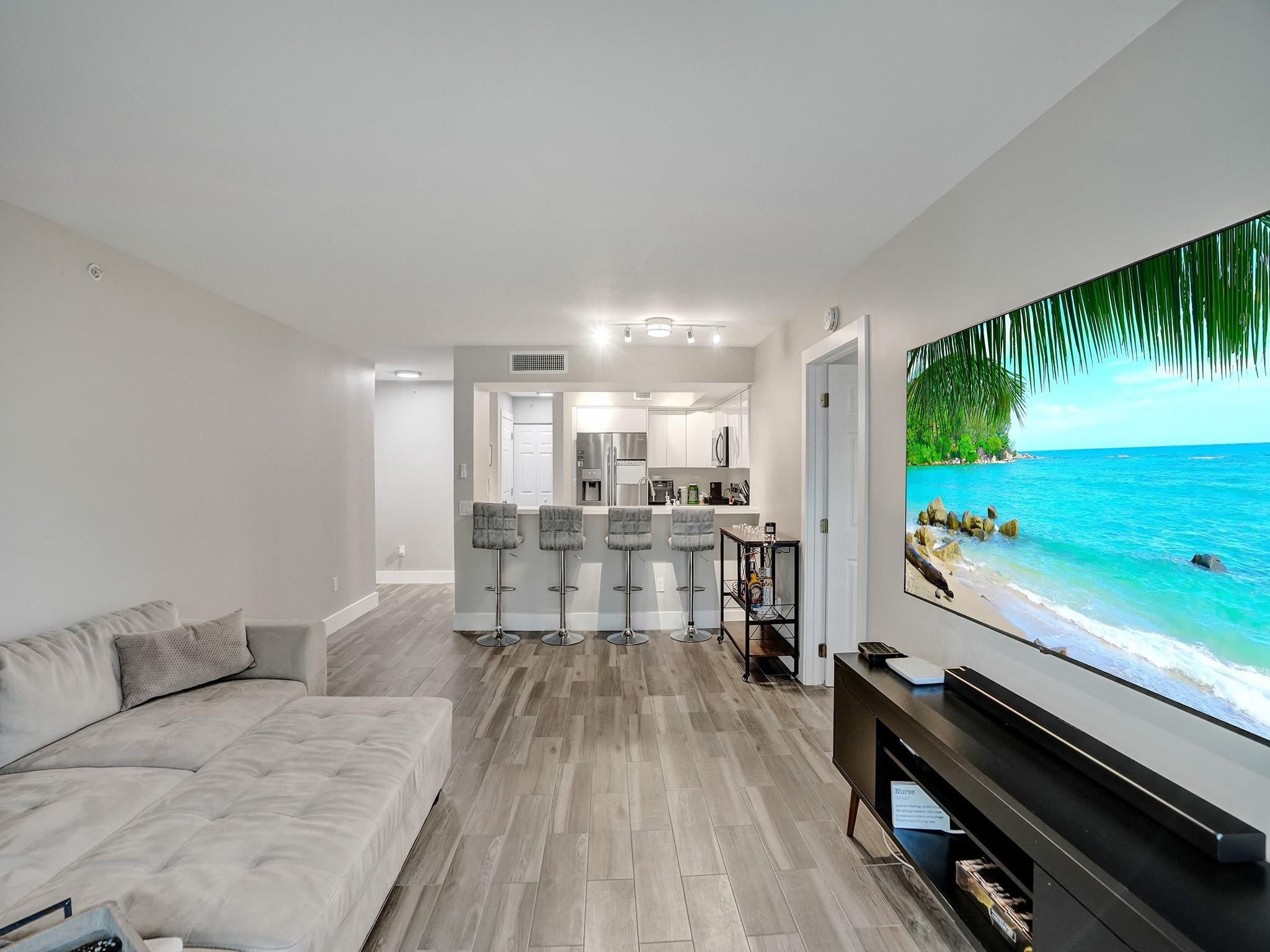 430 S Park Road 202, Hollywood Unit: 202